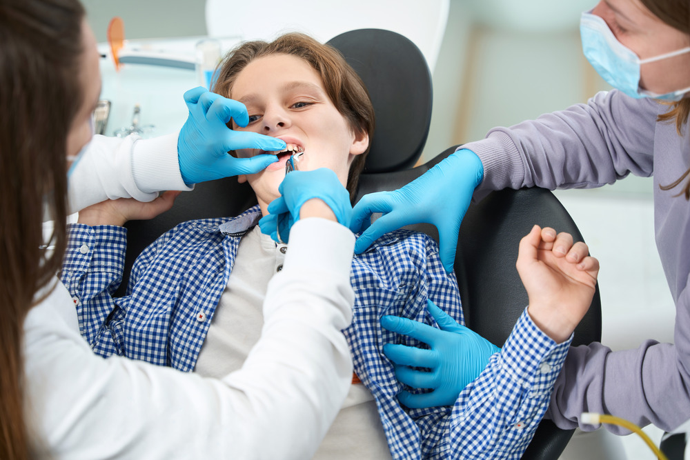 Teeth bonding in North York